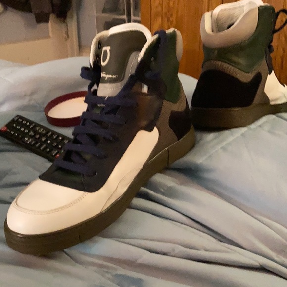 Salvatore Ferragamo Men’s High Top Sneakers MINT - Picture 2 of 4